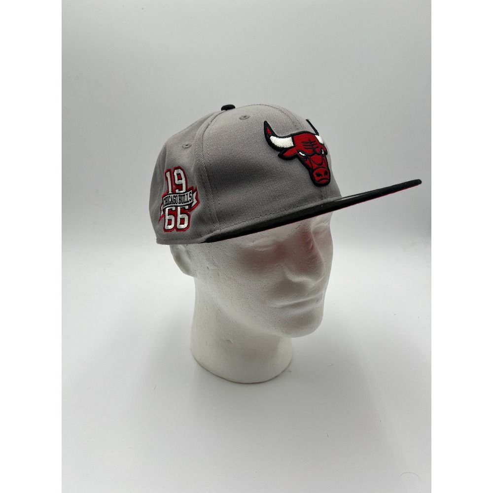 New Era 59FIFTY Chicago Bulls Fitted Hat Gray Black Size 8 NBA 1966 Side Patch